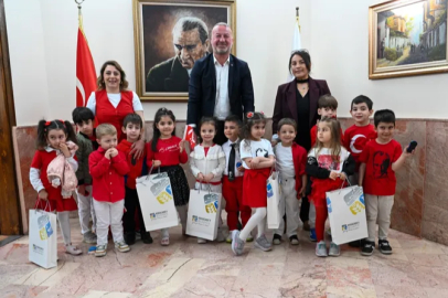 Miniklerden Başkan Karabatı’ya neşeli ziyaret