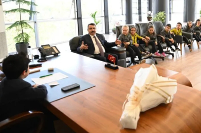 Başkan Yılmaz, makamını çocuklara devretti