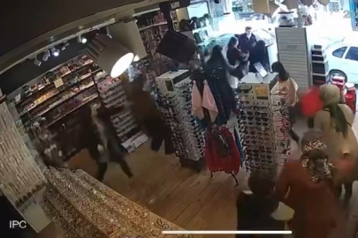 Bursa'da  depremde panik anları güvenlik kamerasında
