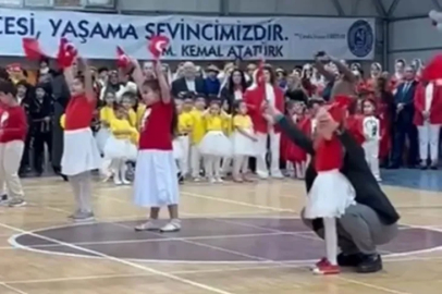 Bursa'da duygulandıran destek: Özel eğitimli kızını yalnız bırakmadı
