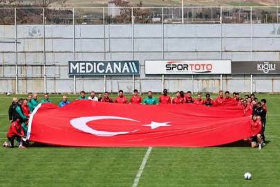Sivasspor antrenmanda dev Türk bayrağı açtı