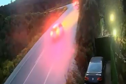Bursa'da iki otomobil kafa kafaya çarpıştı: 4 yaralı
