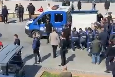Sahil şeridini mesken tutan seyyar satıcılara operasyon
