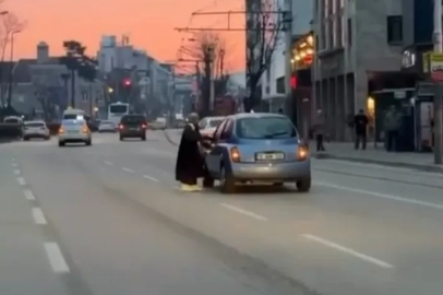 Bursa'da yolun ortasında otomobili görenler şaştı kaldı