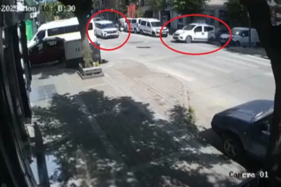 Bursa'da ana yola dikkatsiz çıkan araç kazaya sebep oldu