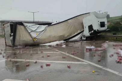 Bursa’da alkol yüklü TIR devrildi