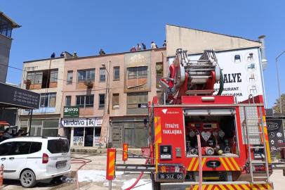 Bursa'da mobilya imalathanesinde yangın