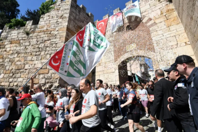 Bursa'da Uluslararası Osmangazi Tarihi Kent Koşusu coşkusu