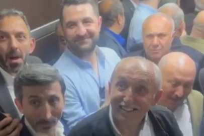Bursa'da asansör krizi kahkahayla bitti, 10 kişi mahsur kaldı