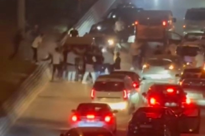 Bursa'da  asker konvoyundaki şahısların kavgası kamerada