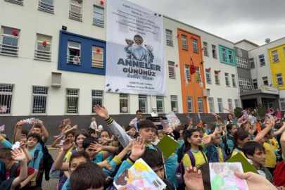 Bursa'da bin 100 öğrenciden anneleri ağlatan sürpriz