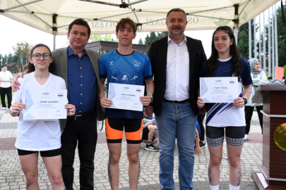 Osmangazi'de genç sporcuların duatlon heyecanı