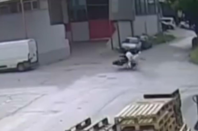 Bursa'da iki motosikletinin karıştığı kaza kamerada: 2 yaralı