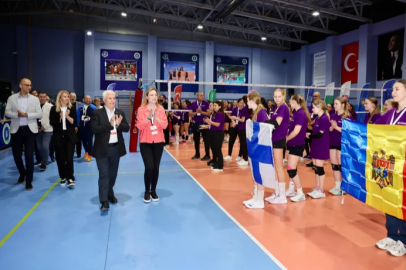 Bursa'da Kardeş Şehirler Voleybol Turnuvası başladı