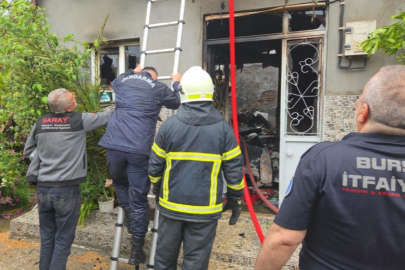 Bursa'da elektrik tesisatından çıkan yangın evi küle çevirdi