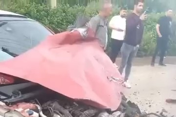 Bursa'da kamyonet ile otomobil çarpıştı: 2 yaralı