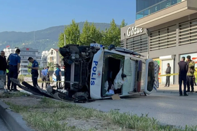 Bursa’da müdahale dönüşü kaza: Polis aracı takla attı, 4 yaralı