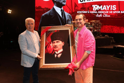Bursa’da 19 Mayıs coşkusu "Mor ve Ötesi" ile zirve yaptı