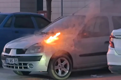 Bursa'da otoparkta korku dolu anlar: Otomobil alevlere teslim oldu