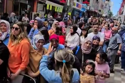 Bursa’da çekiliş heyecanı: Mağaza önünde uzun kuyruklar oluştu