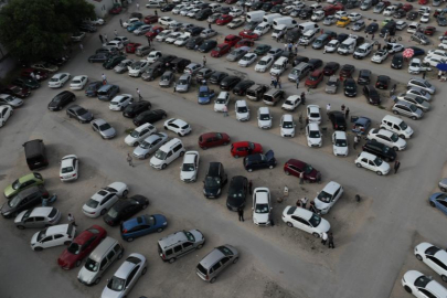 İkinci el oto pazarında bayram havası
