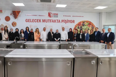Bursa protokolünün eşleri BTSO Mutfak Akademi'ye katıldı