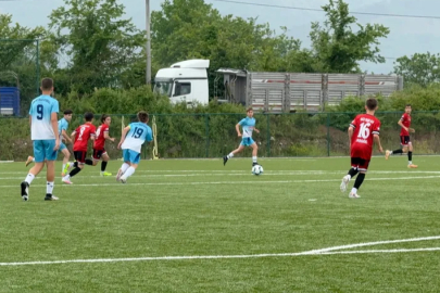 Yıldızlar Futbol Türkiye Şampiyonası Düzce'de başladı