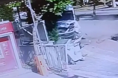Bursa'da yaya geçidinde dehşet: Minibüs yayayı hayattan kopardı