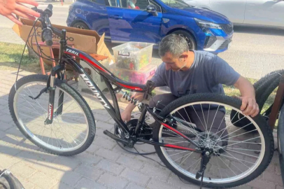 Bursa'da seyyar bisikletçi dönemi: Mahalle mahalle geziyor