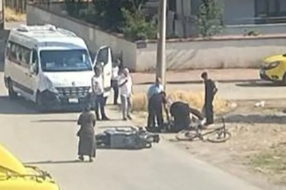Bursa'da servis minibüsüyle çarpışan motosikletli yaralandı