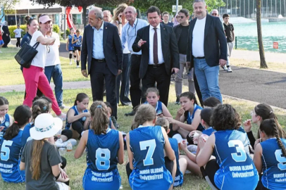Minik eller voleybolla buluştu: Osmangazi’de spor dolu şenlik