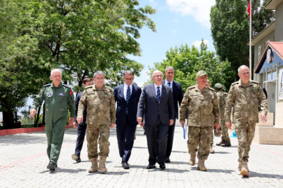 Bakan Güler, TSK Komuta Kademesi ile birlikte İran sınırında