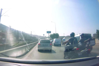 'Yoğun trafikten kaçayım' diyen iki motosikletli böyle çarpıştı