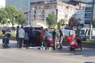 Bursa’da üst geçidi kullanmayan kadın metrelerce savruldu