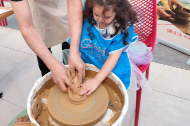 İnegöl AVM’de sanatla buluşma: Seramik ve çömlek atölyeleri başladı