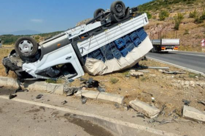 Bursa'da hafif ticari araç kamyonetle çarpıştı: 3 yaralı