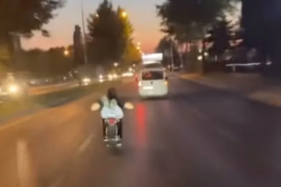 Bursa’da motosiklet üzerinde tehlikeli şov: Yola uzanarak gitti