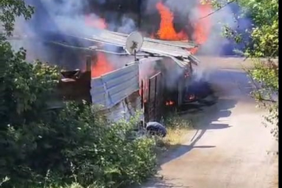 Bursa'da ev yangını: Uyuyan ev sahibini komşular kurtardı