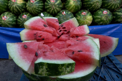 Karpuzun yıkanmadan kesilmesi "salmonella" riskini artırıyor