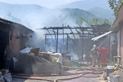 Bursa'da mobilya imalathanesinde yangın