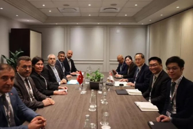 Bakan Işıkhan, Singapur ve Birleşik Krallık mevkidaşlarıyla görüştü