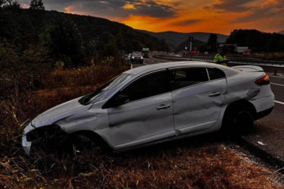 Bursa'da tarlaya uçan otomobildeki 5 kişi yaralandı