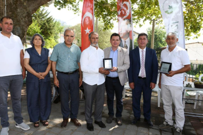 Osmangazi’nin gönüllü temizlik elçilerine teşekkür plaketi