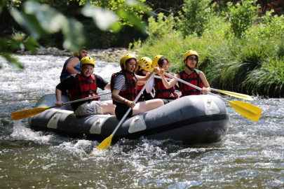 Bursa'da gençler rafting heyecanı yaşadı