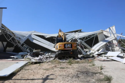 Tahtalı’da kaçak yapı yıkıldı