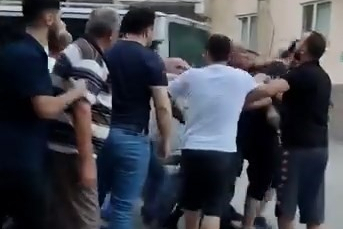 Bursa’da iki grup arasında tekmeli yumruklu kavga