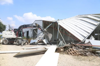 Nilüfer'den kaçak yapıya müdahale: İki iş yerine kısmi yıkım