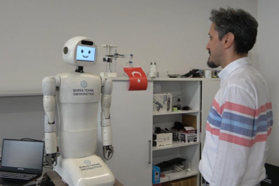 Bursa'da geliştirilen insansı robot "Moria" insanlarla etkileşime geçiyor