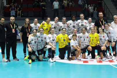 Büyükşehir Hentbol Takımı finalde!