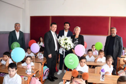 Başkan Erkan Aydın’dan öğrencilere ilk ders sürprizi